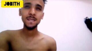 Joven argelino eyacula